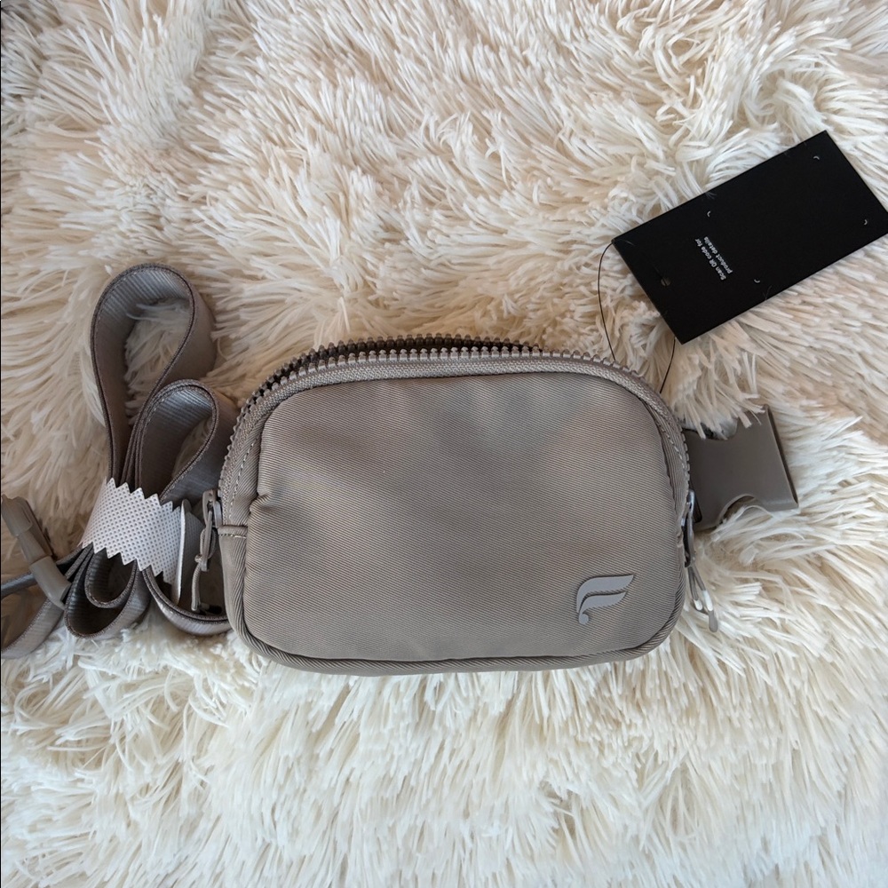 Adjustable mini belt bag